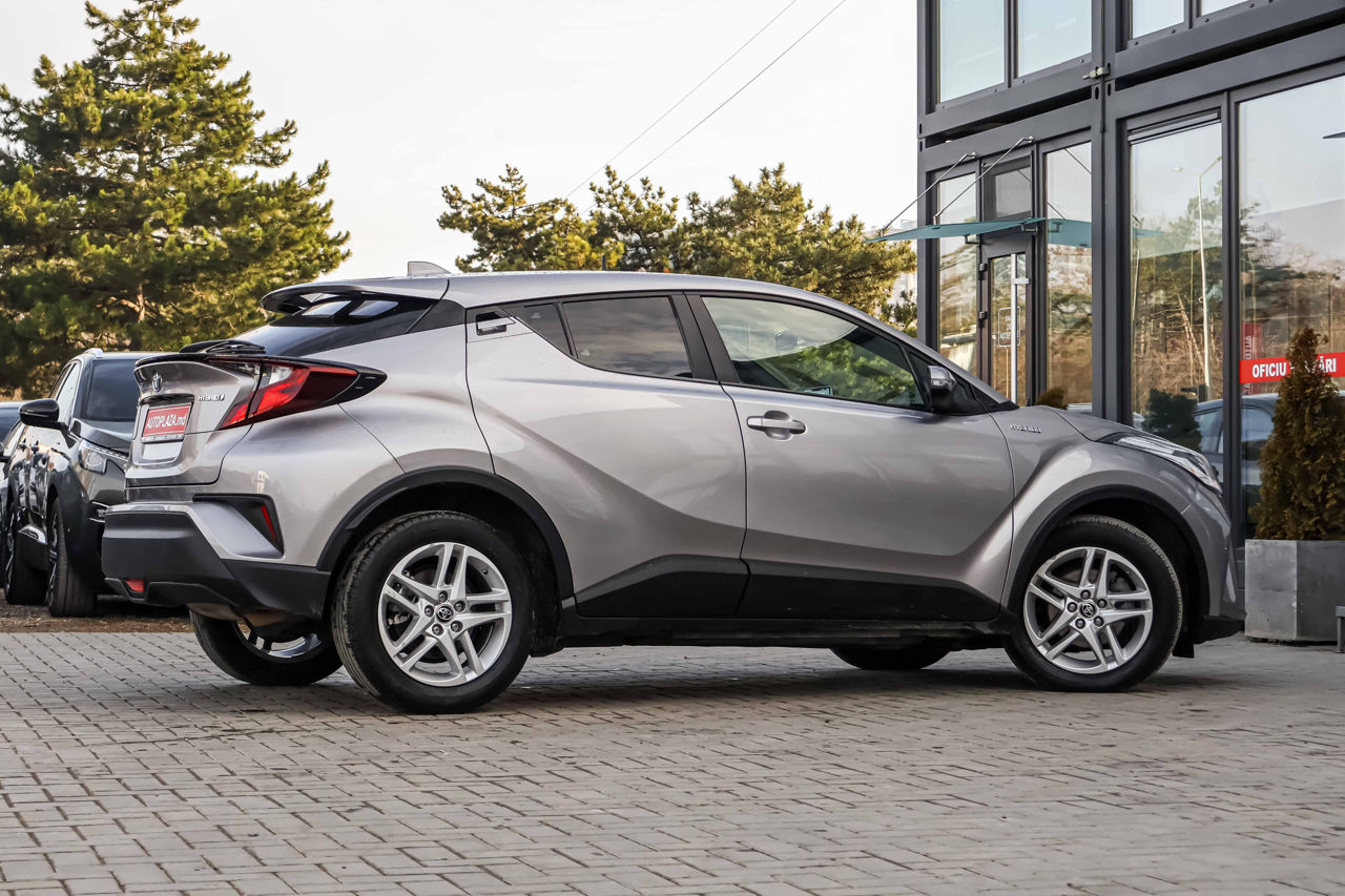 Toyota C-HR foto 1