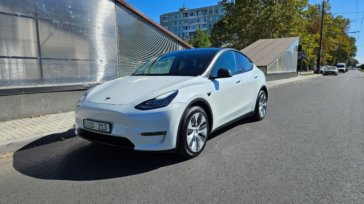 Tesla Model Y foto 4