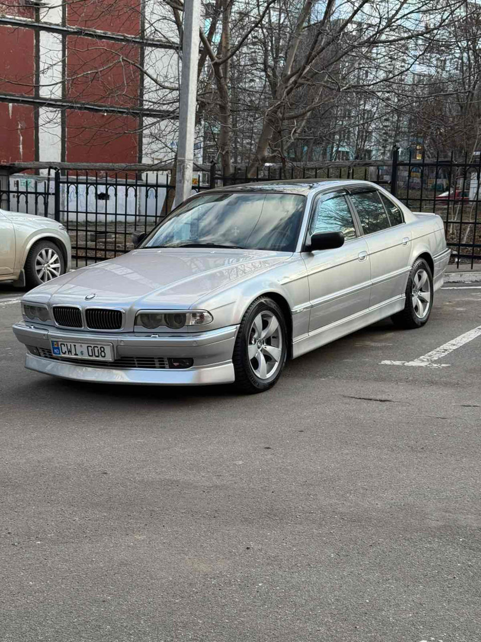BMW 7 Series фото 1
