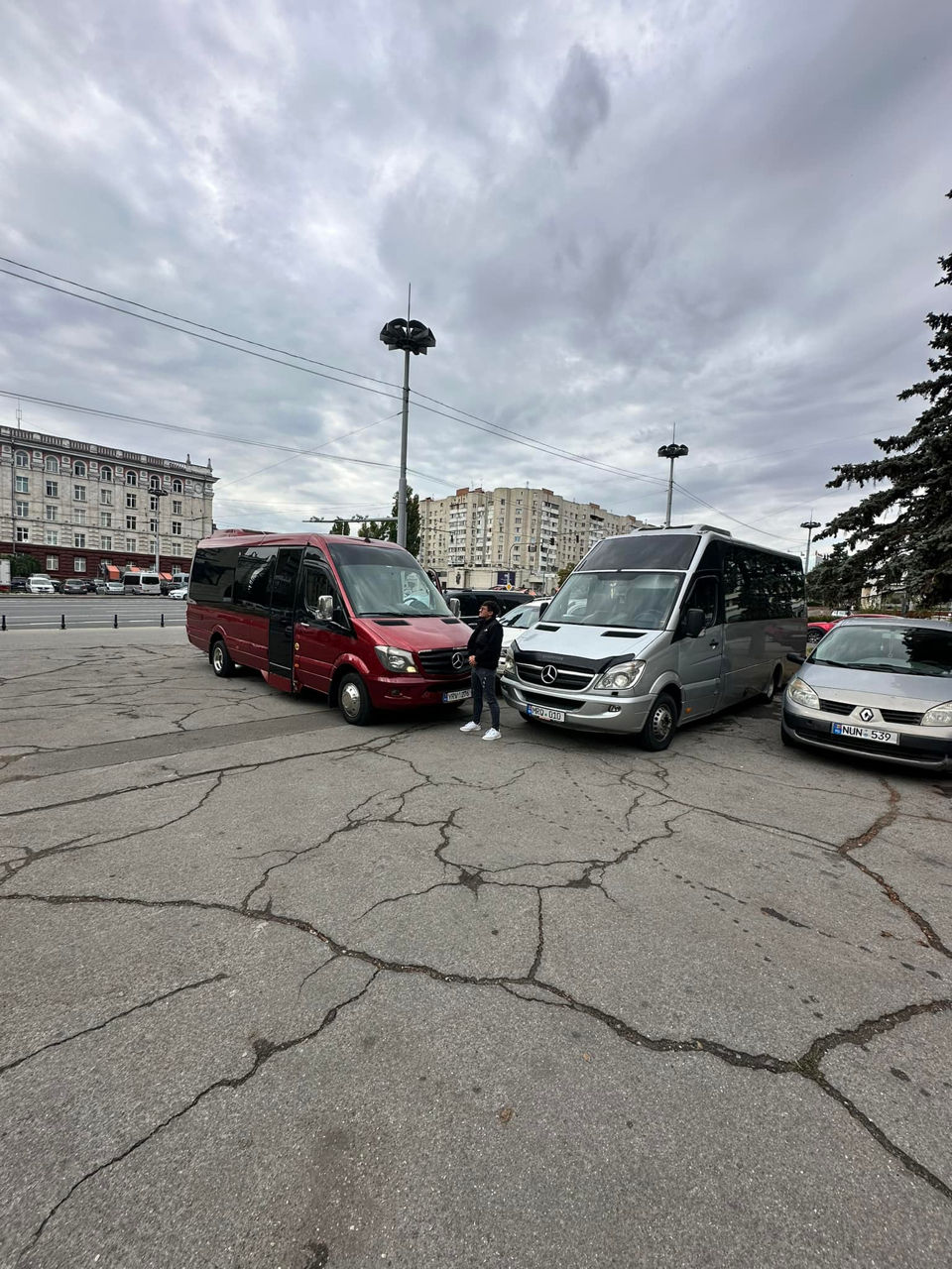 Microbuz pentru nunta si excursii la comanda foto 0