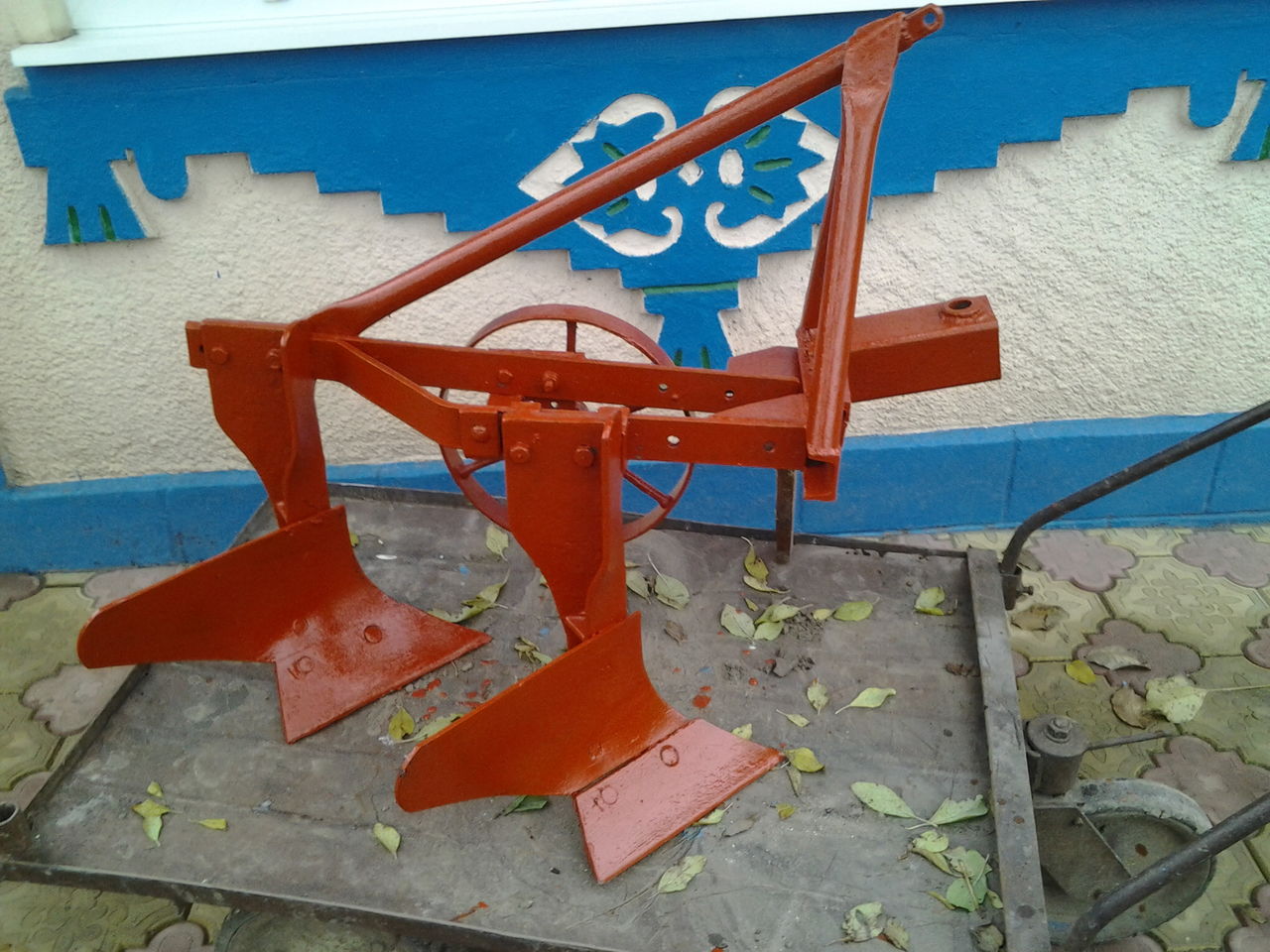 Vind 2 pluguri pentru minitractor