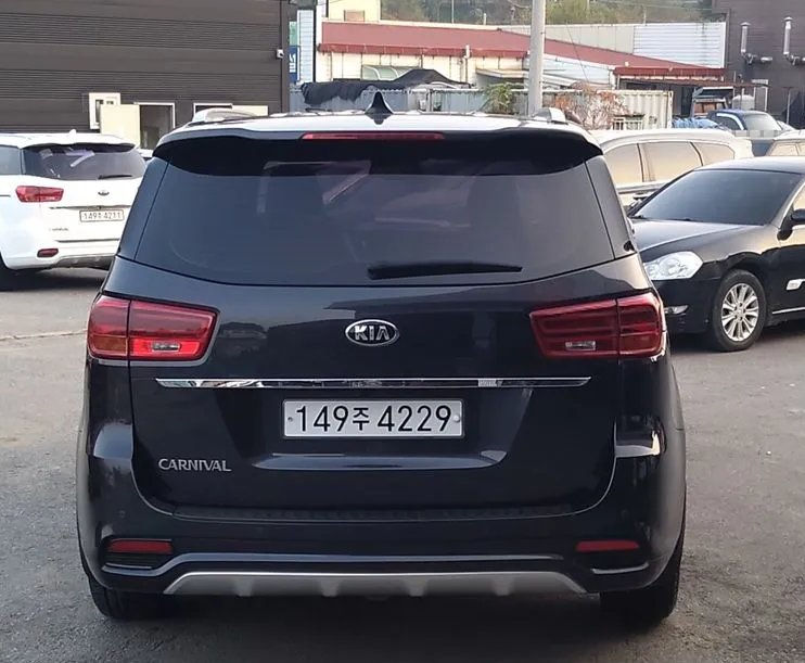 KIA Carnival foto 3