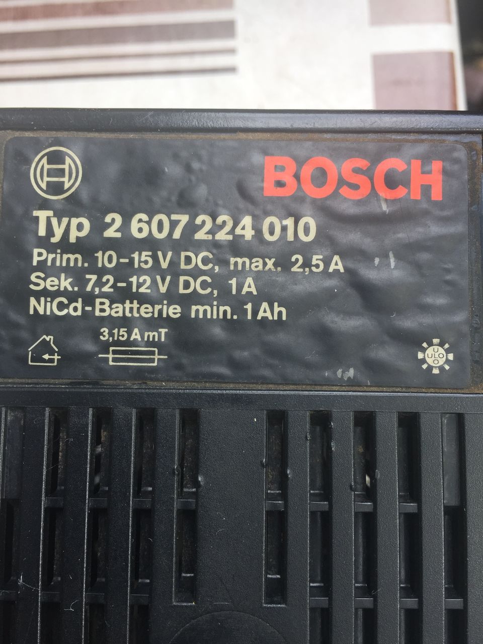 Автомобильная зарядка bosch для шуруповертов.