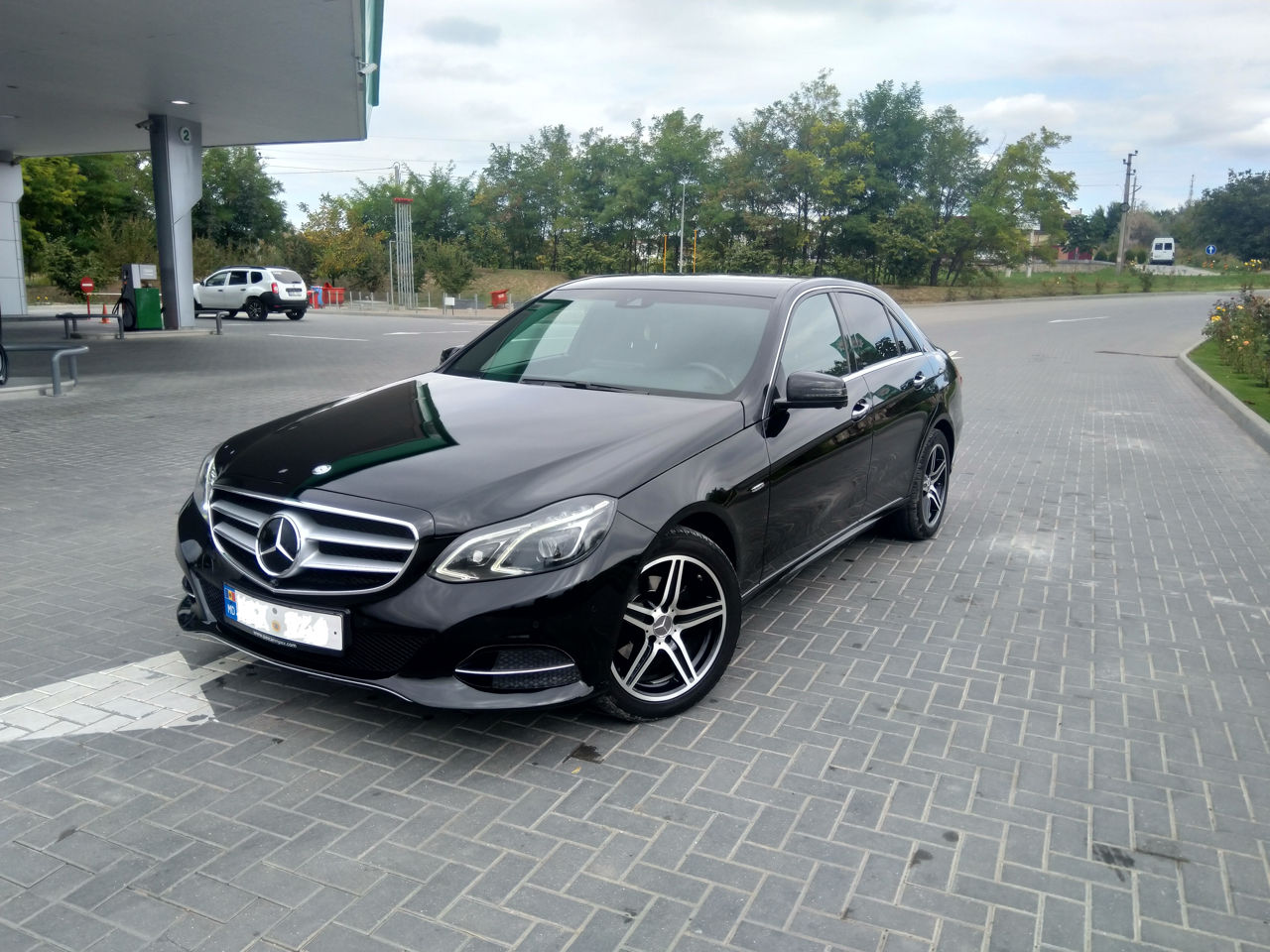 Mercedes E-Class 2015 г. с пробегом 277355 км, Дизель, 18500 €