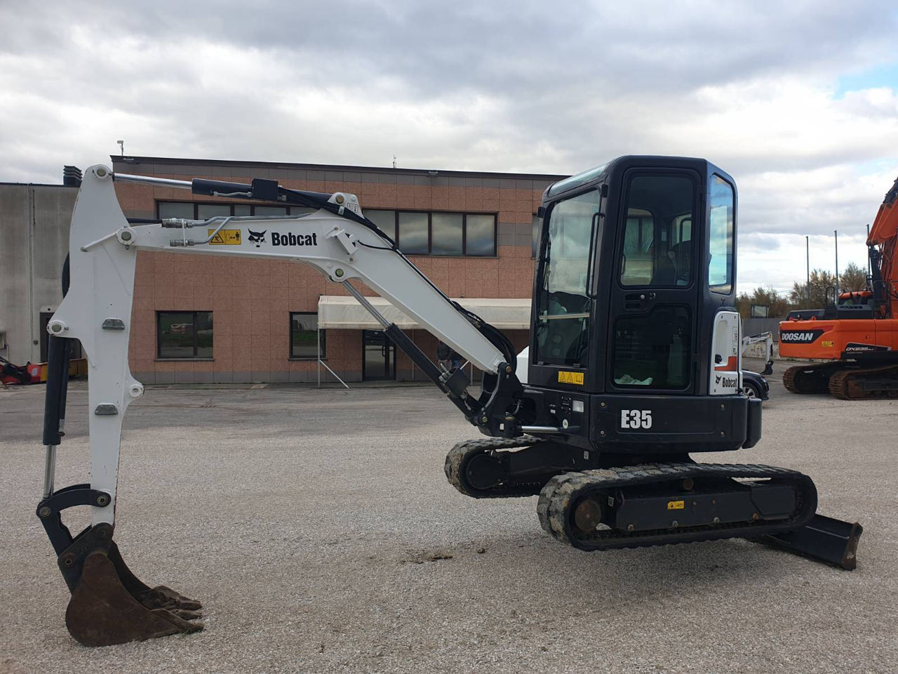 Miniexcavator, bobcat,basculantă. foto 5