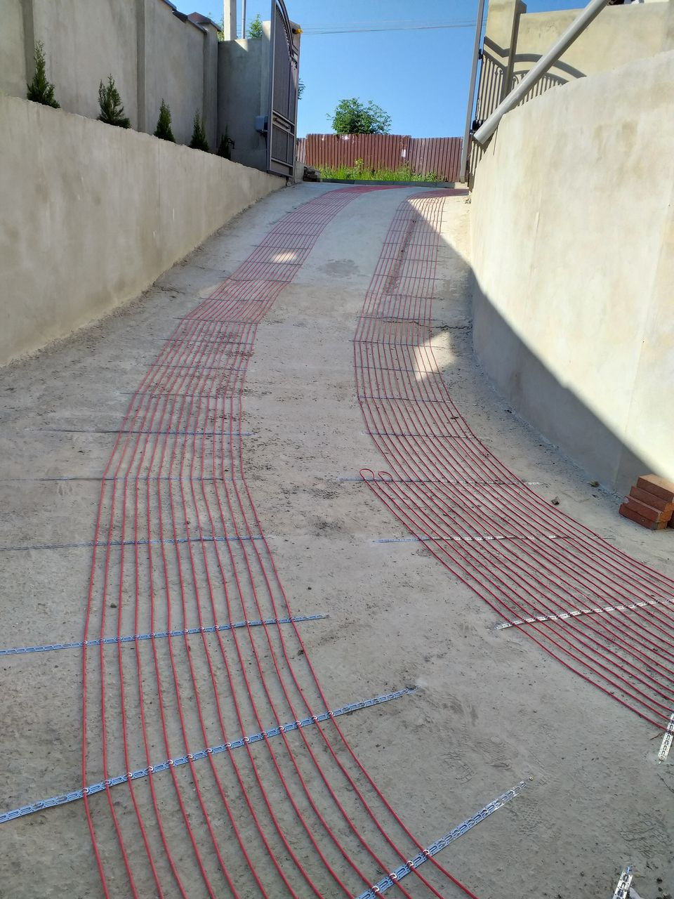 Sistem topirea zăpezii (degivrare) — Tepte, rampe, alei. Instalare. 20 ani garanție. Importator foto 2