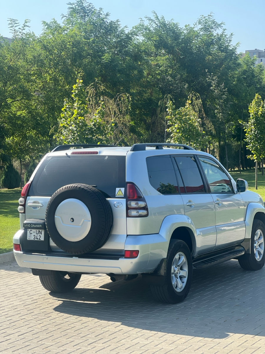 Toyota Land Cruiser Prado foto 1