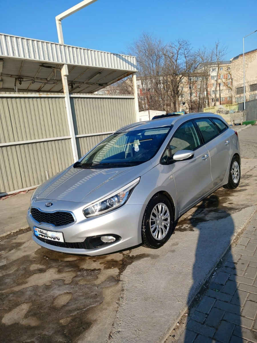 KIA Ceed 2012 г. с пробегом 214 км, Дизель, 6200 €