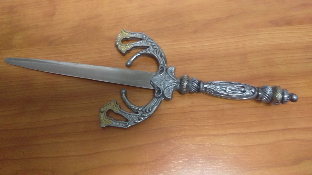 Кинжал