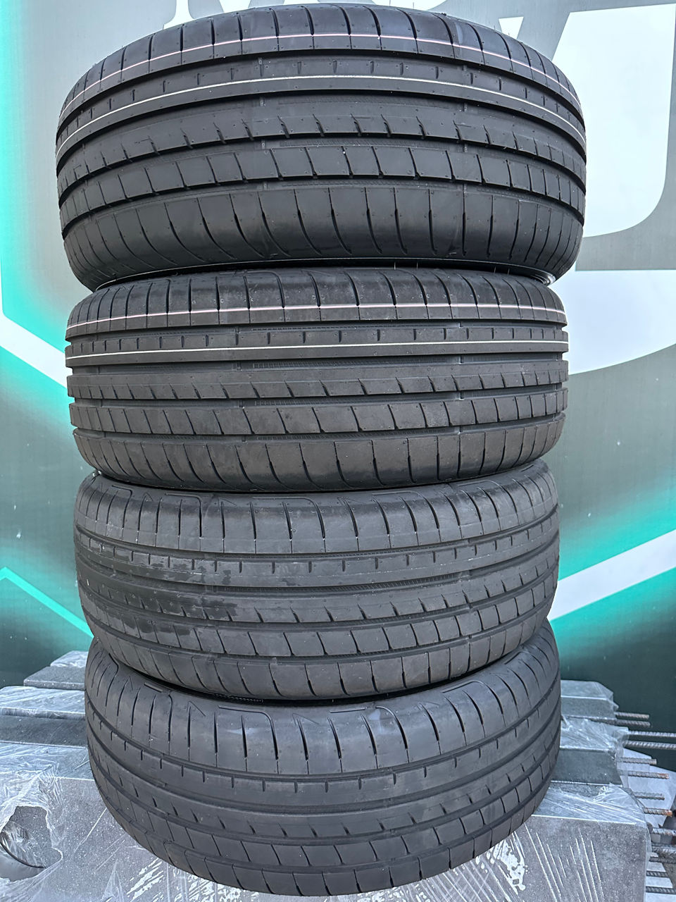 235/55 R18 GoodYear Noi 2023 foto 0