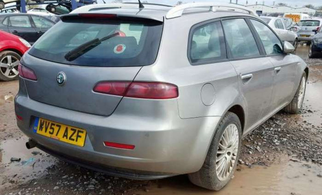 Dezmembrez Alfa Romeo am tot foto 5