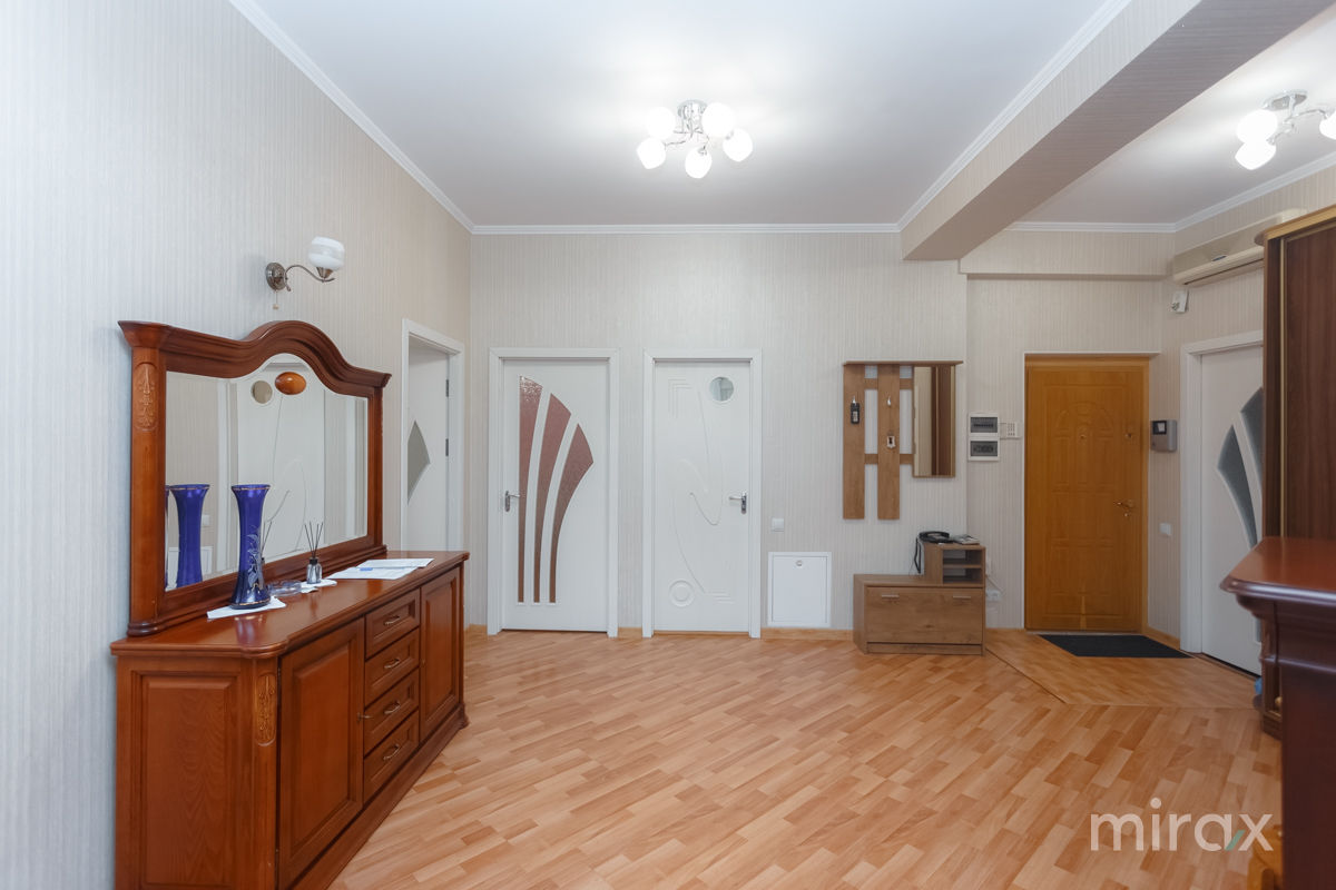 Apartament cu 3 camere, 117 m², Centru, Chișinău foto 3