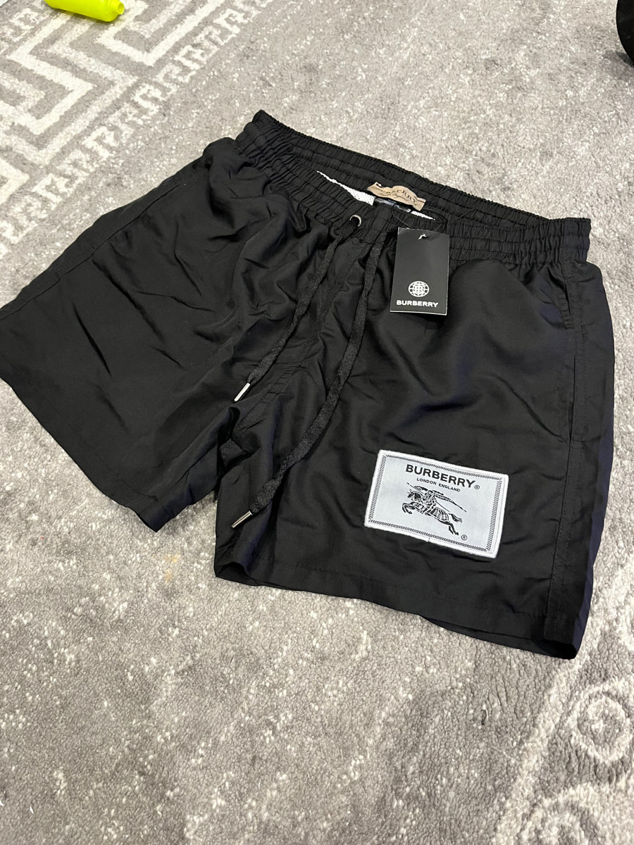 Slipi Burberry, Amiri foto 0