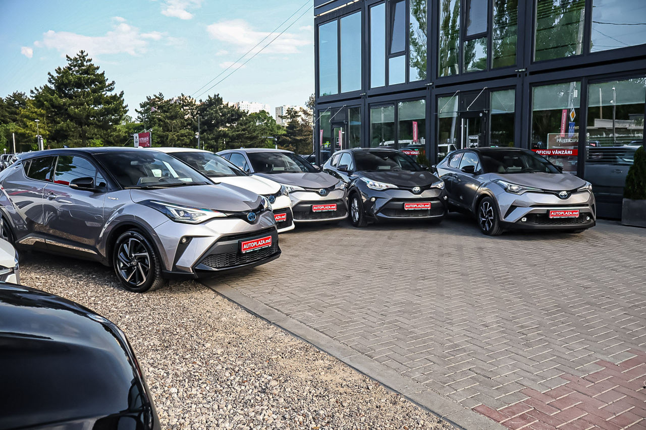 Toyota C-HR фото 1
