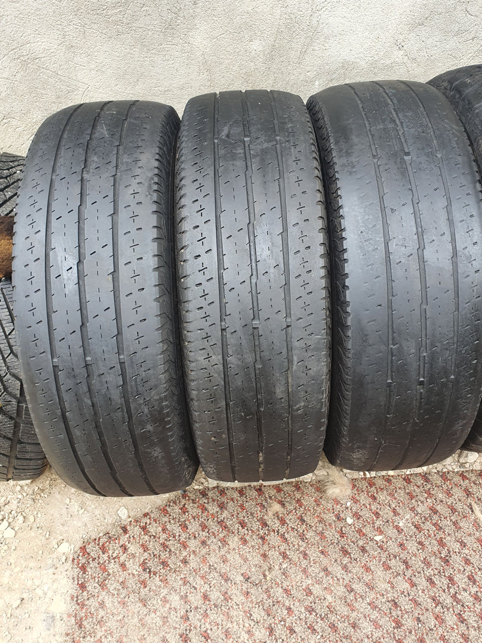 215/75/ R16-c- Continental.