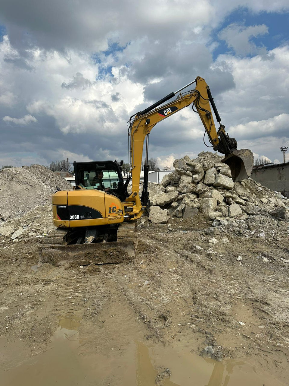 Lucrări de excavare,  terasament, compactare, incarcare, transportarea pamantului. foto 3