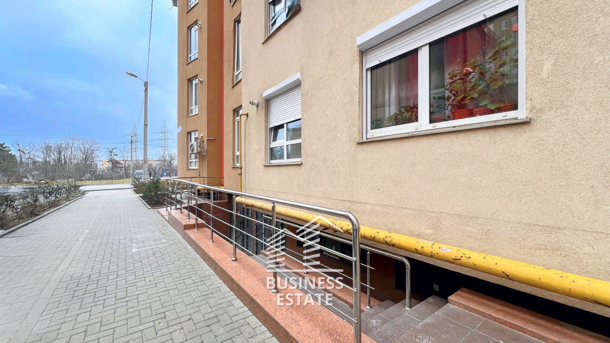 Vânzare! Comercial 154 m2! Prima linie! Ciocana, str. Ginta Latină. foto 0