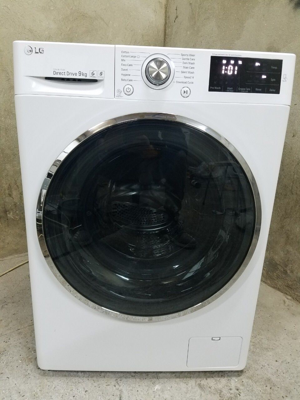 Стиральная машина LG FH4U2VCN2 9 кг! Из Германии!