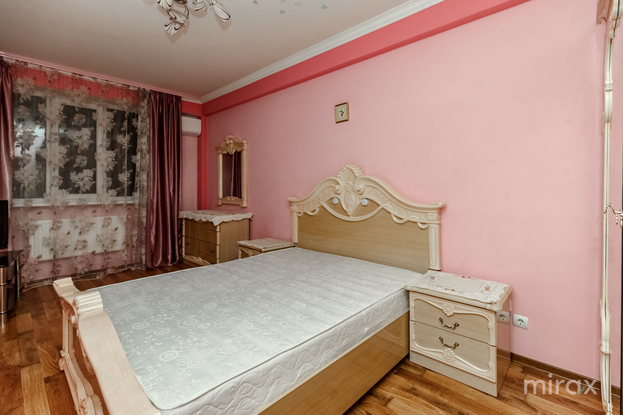 Apartament cu 3 camere, 106 m², Buiucani, Chișinău foto 0