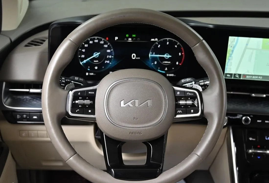 KIA Carnival foto 9