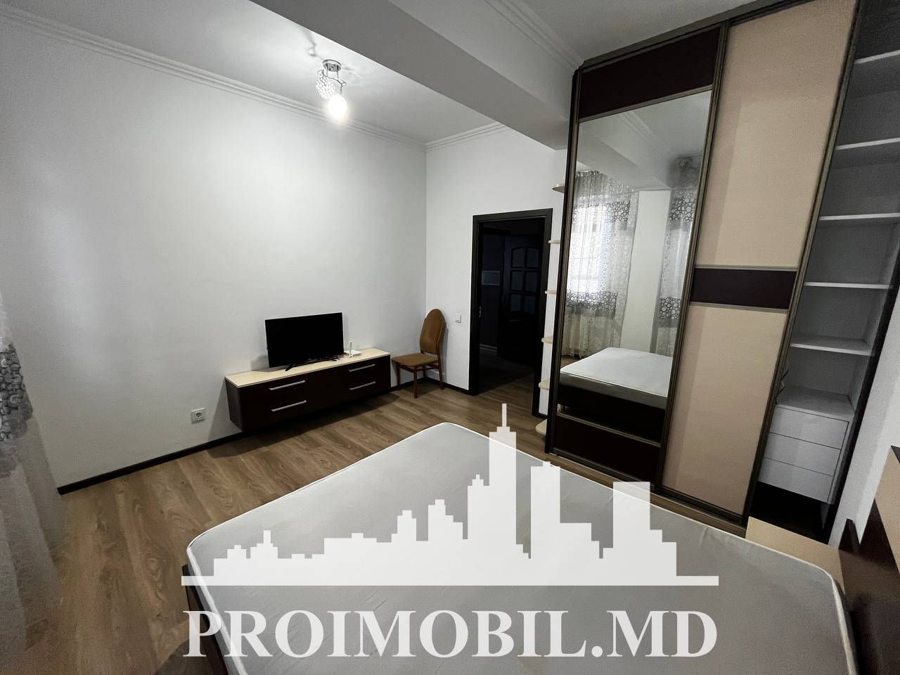 Apartament cu 2 camere, 90 m², Centru, Chișinău foto 1