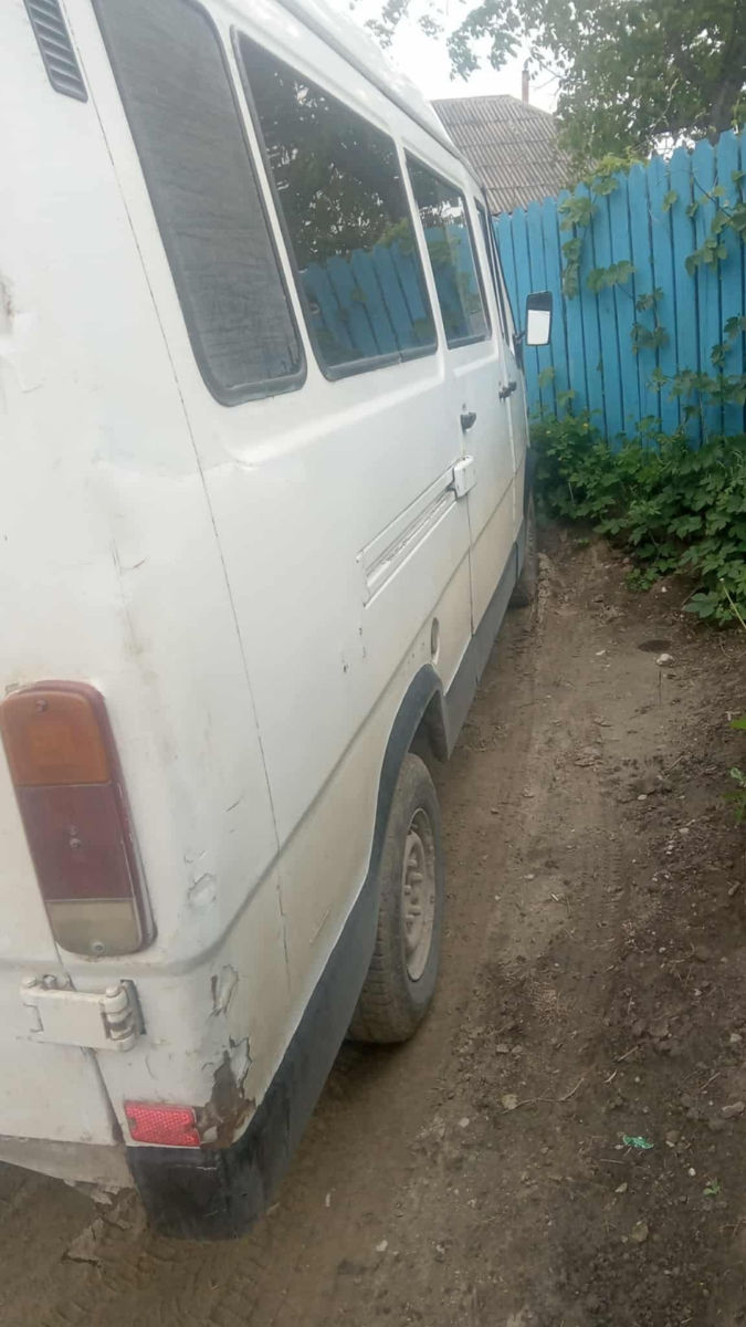 Mercedes Benz 208 фото 8