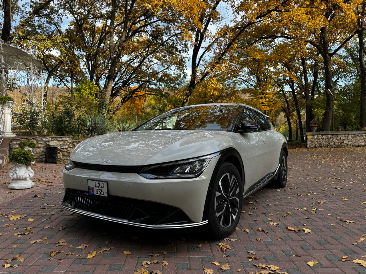 KIA EV6 фото 0