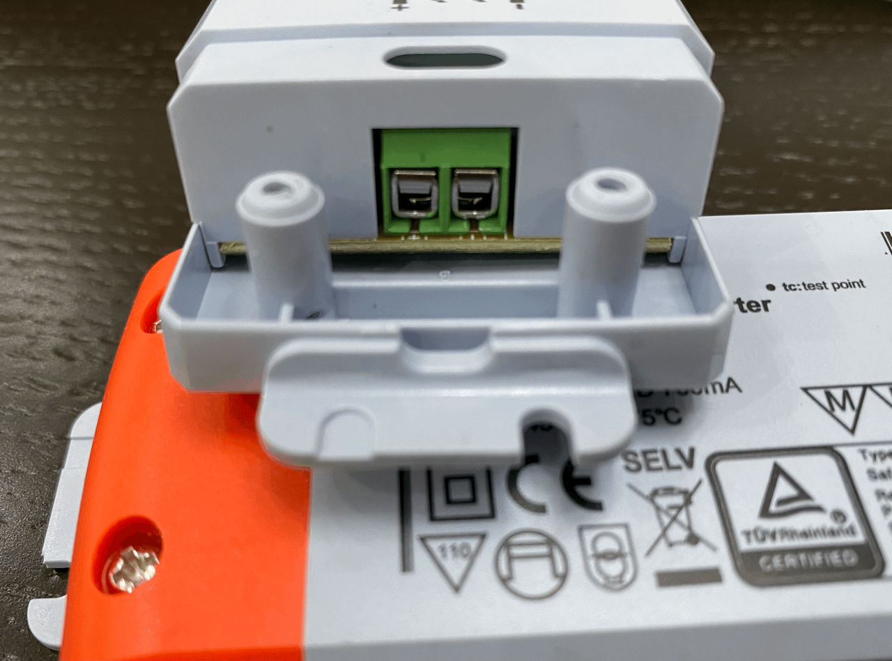 Electronic led converter. eds 20w700i 220240