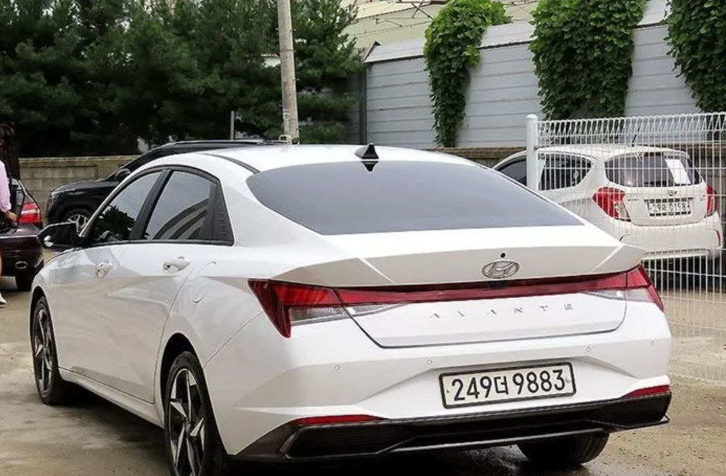 Hyundai Elantra foto 1