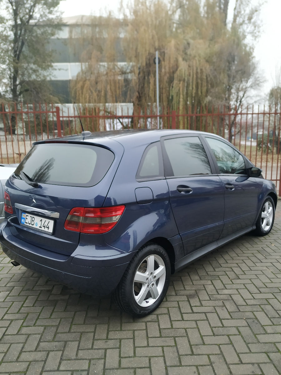 Mercedes B-Class foto 2