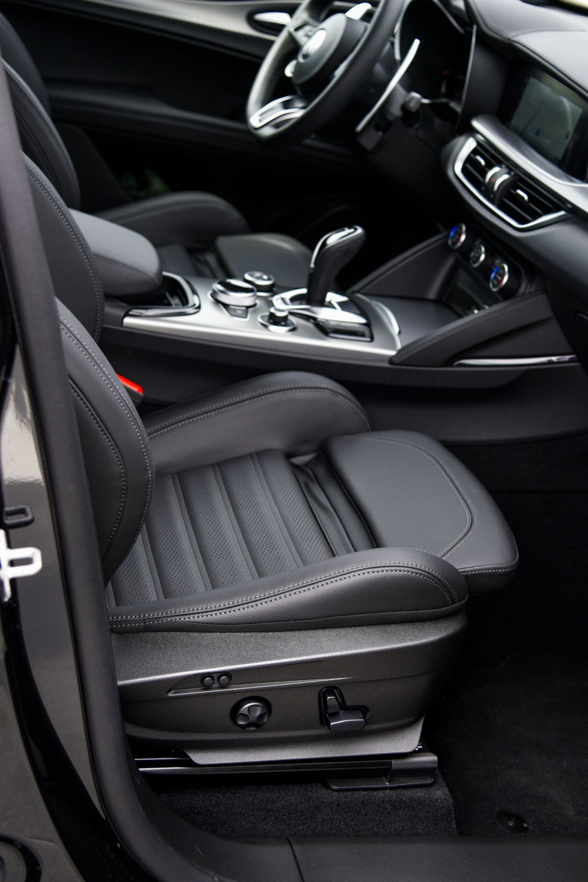 Alfa Romeo Stelvio foto 10