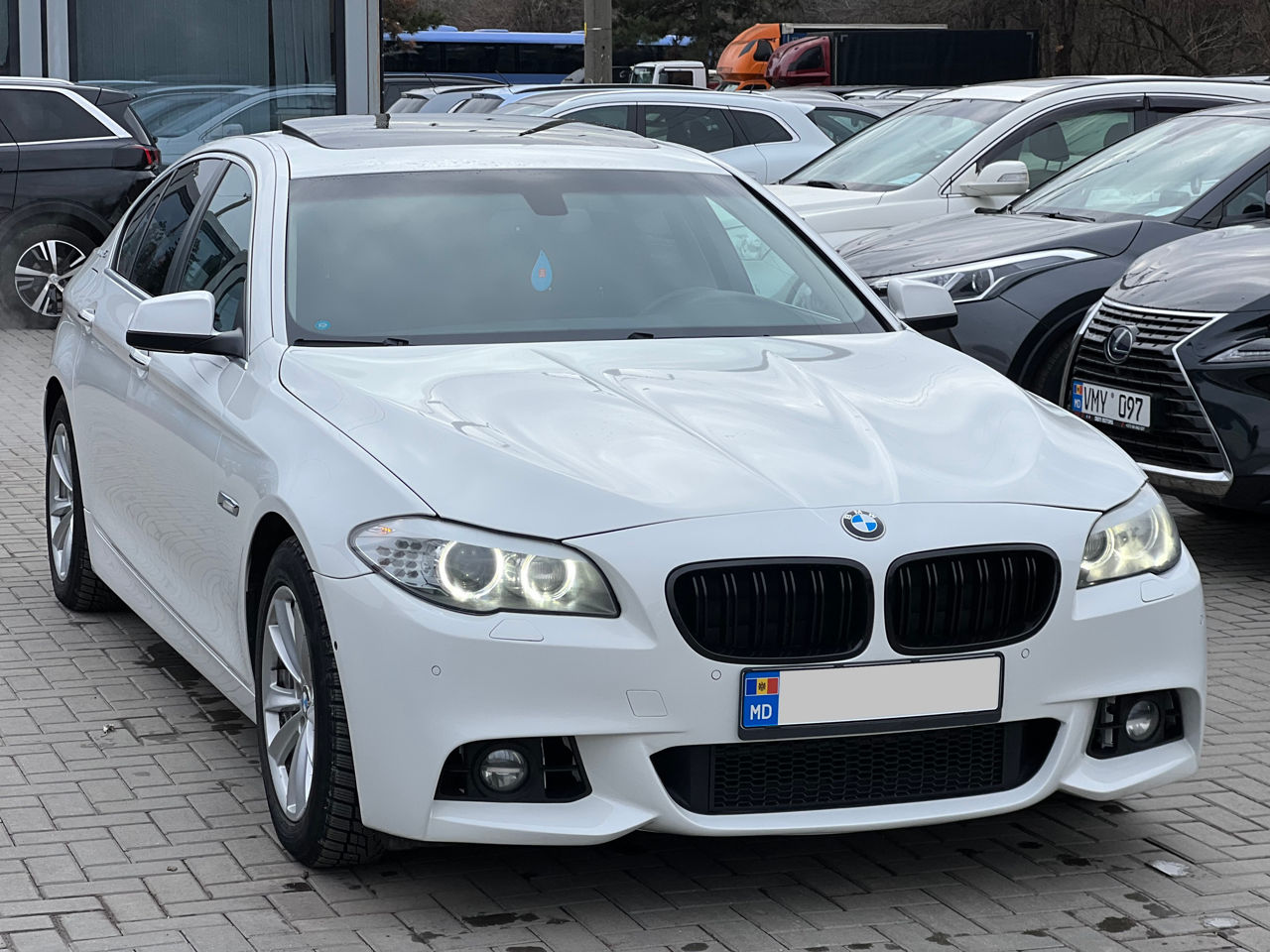 BMW 5 Series foto 4