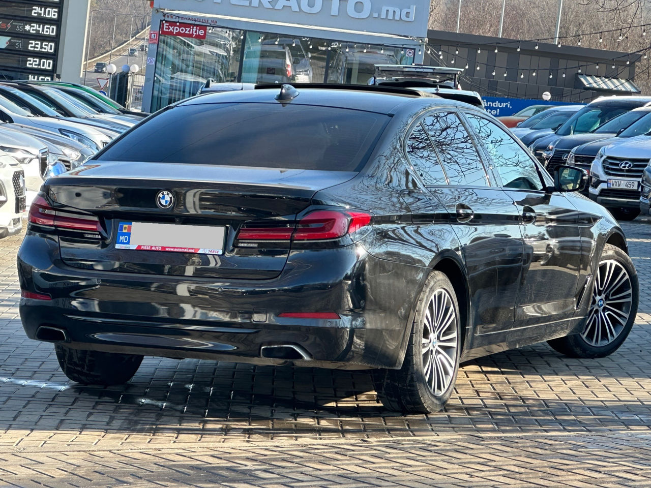 BMW 5 Series foto 4