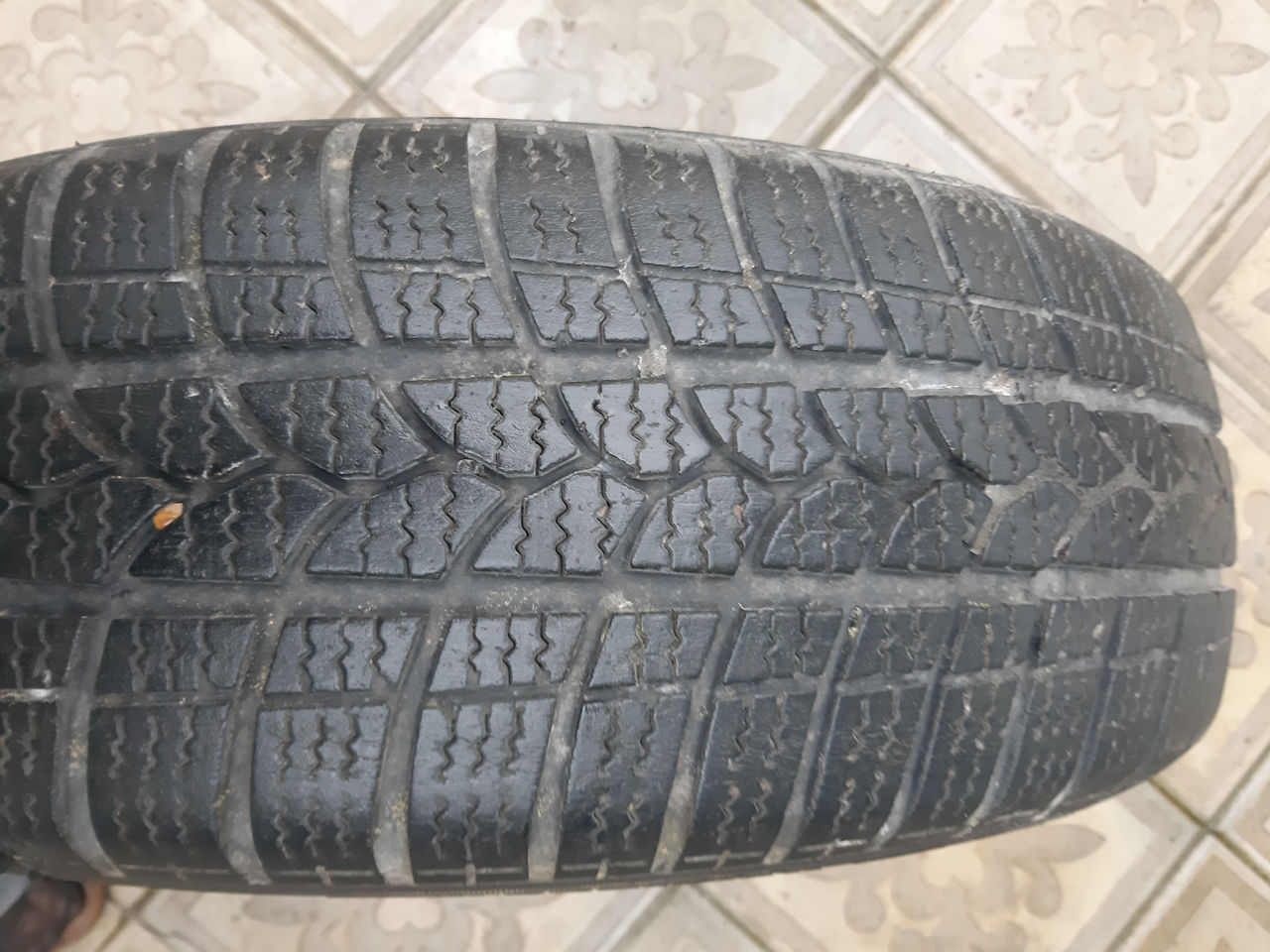 Vind 4 cauciucuri de iarna in stare buna R.15. 18565
