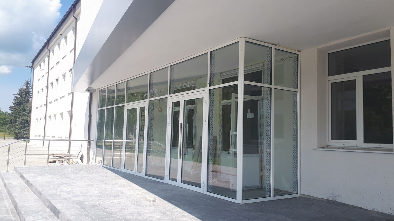Vitralii pentru magazine, oficii, farmacii. Fațade din aluminiu. Фасадное остекление. фото 8