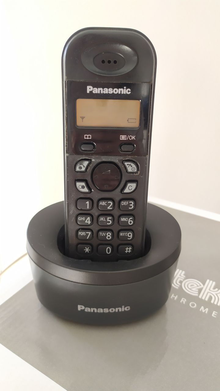 Продам беспроводной телефон Panasonic 250 лей