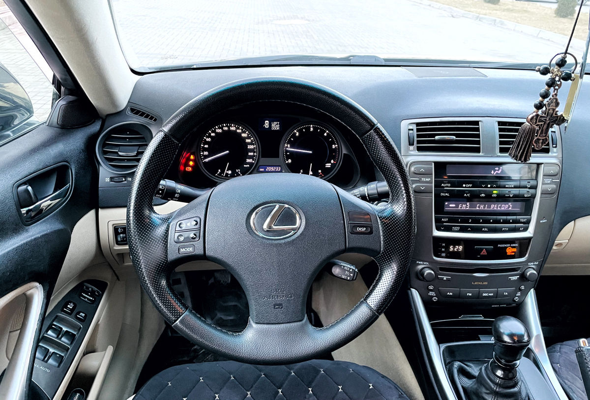 Lexus IS Series фото 5