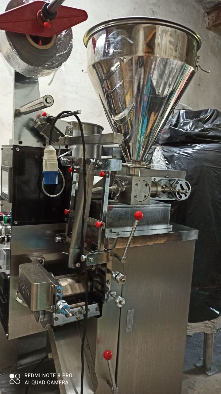 Продается оборудование для фасовки жидких и пастообразных продуктов.