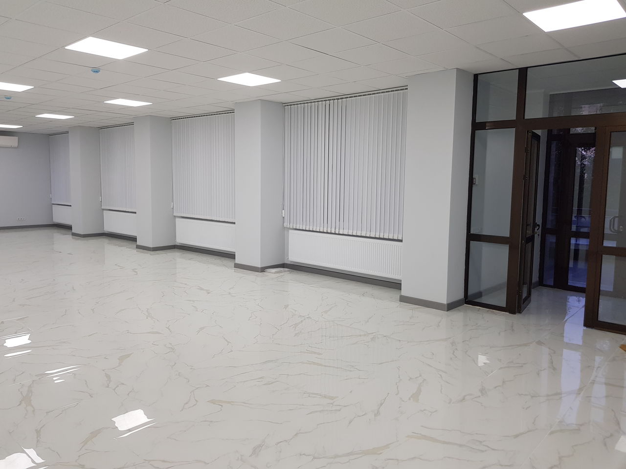 Chirie Spațiu comercial cu amplasare comodă pe Prima Linie la str. Mircea cel Bătrân. фото 3