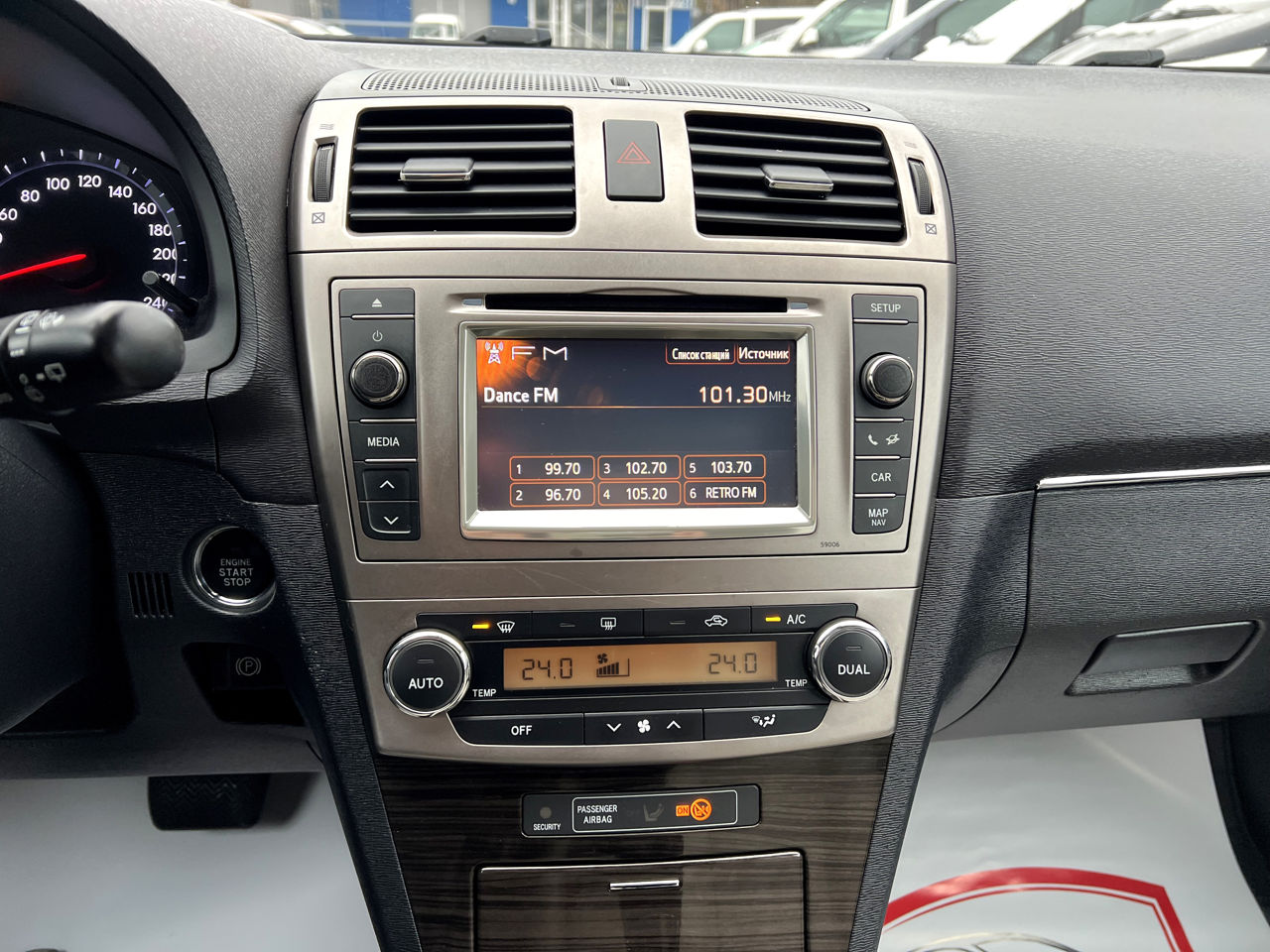 Toyota Avensis фото 10