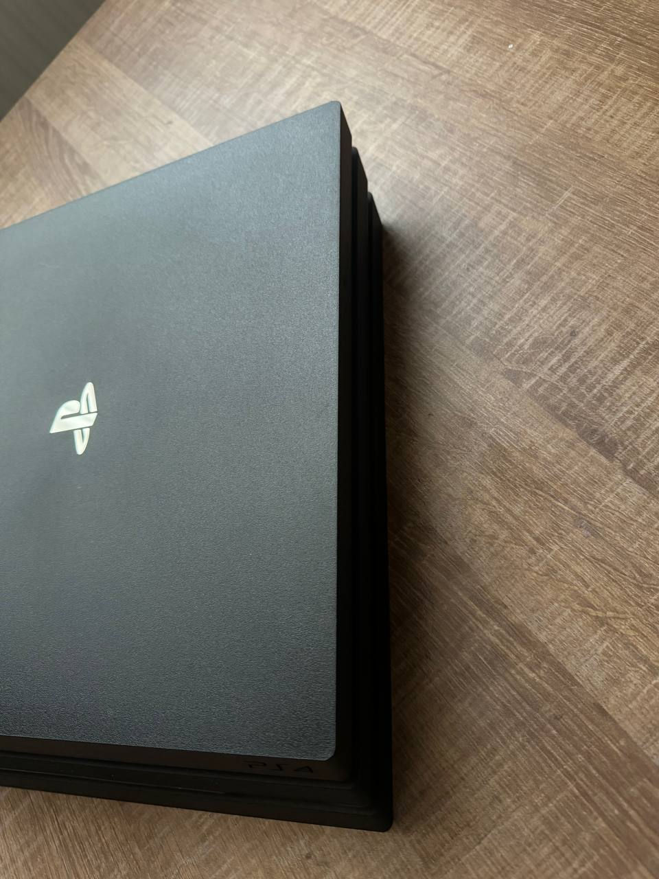 Vand PS4 PRO 1TB stare practic noua  foto 5