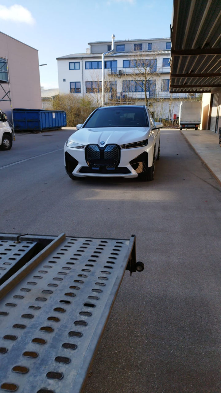BMW iX foto 1