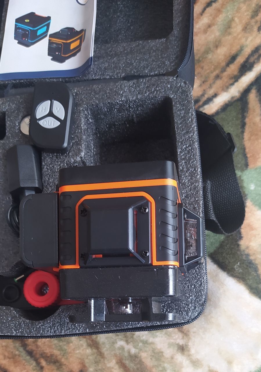 Профессиональный 3D лазерный уровень c аккумулятором.