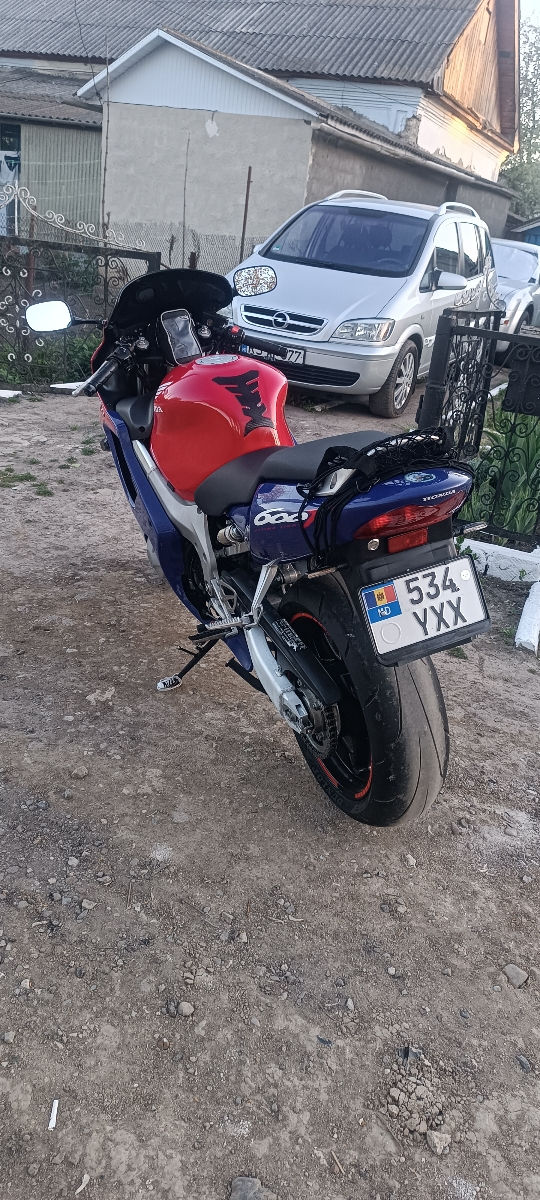 Honda CBR-600 F4 foto 5