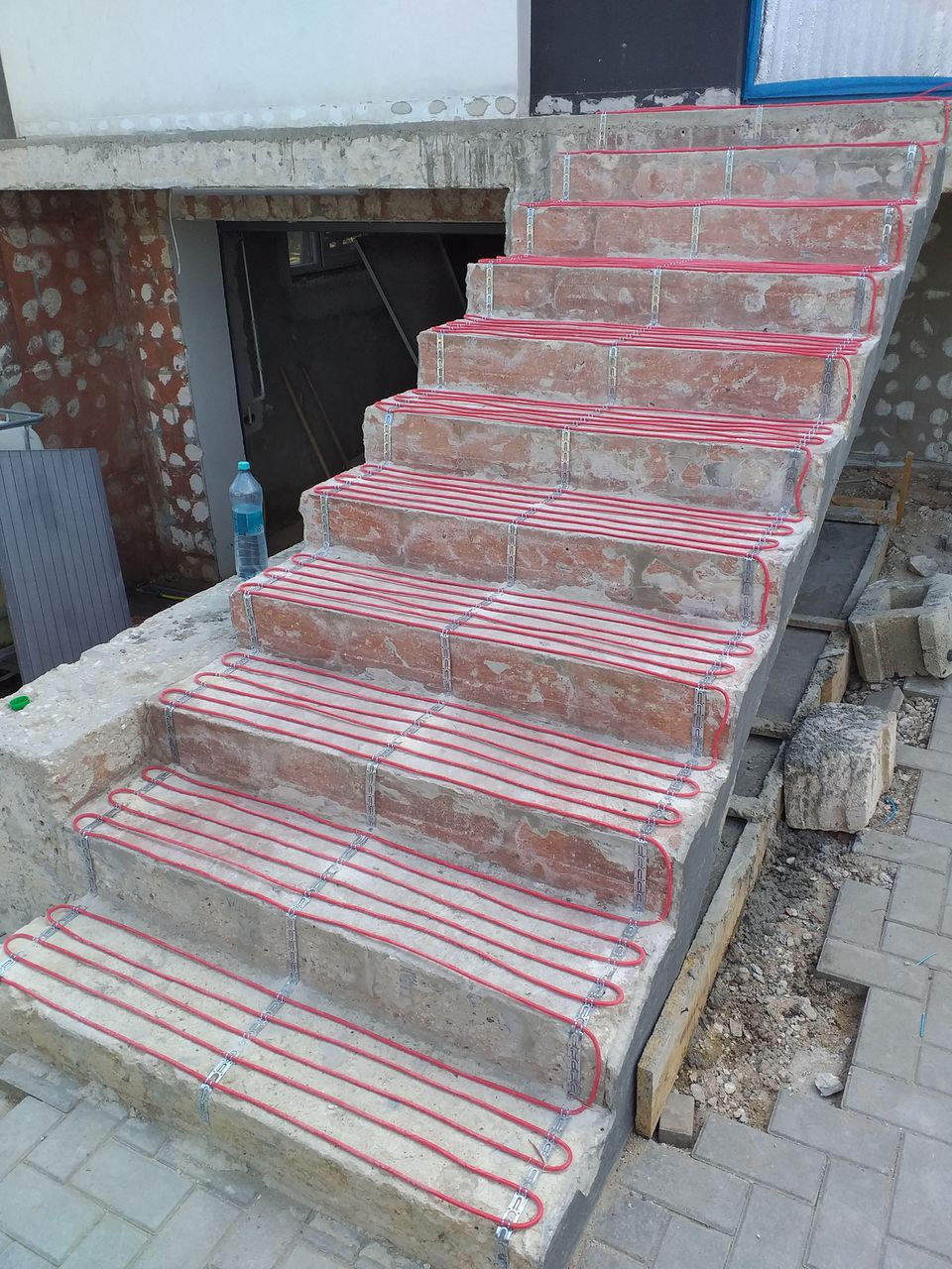Sistem topirea zăpezii (degivrare) — Tepte, rampe, alei. Instalare. 20 ani garanție. Importator foto 5