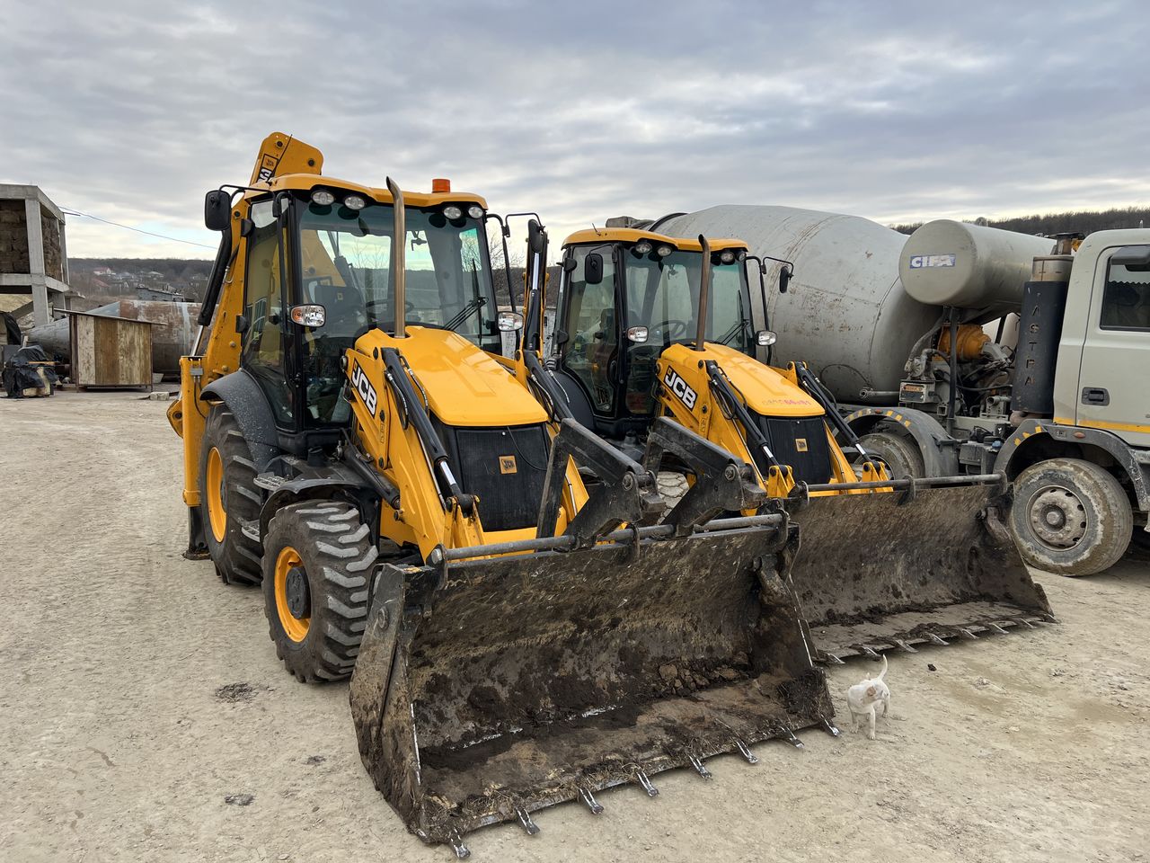 Servicii cu buldoexcavatoare si excavator pe senile foto 2