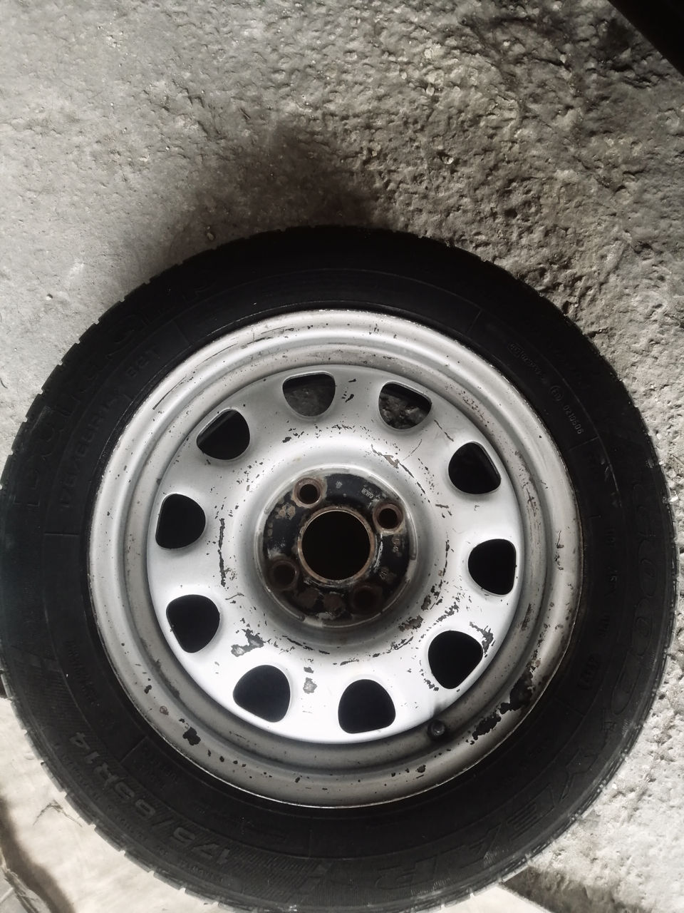 2 диска штамповки с резиной R14 175/65