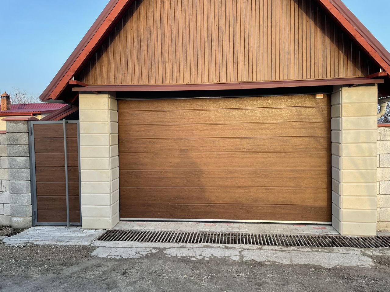 Uşi de garaj secţionale.   Livrare - montare - garantie. foto 4