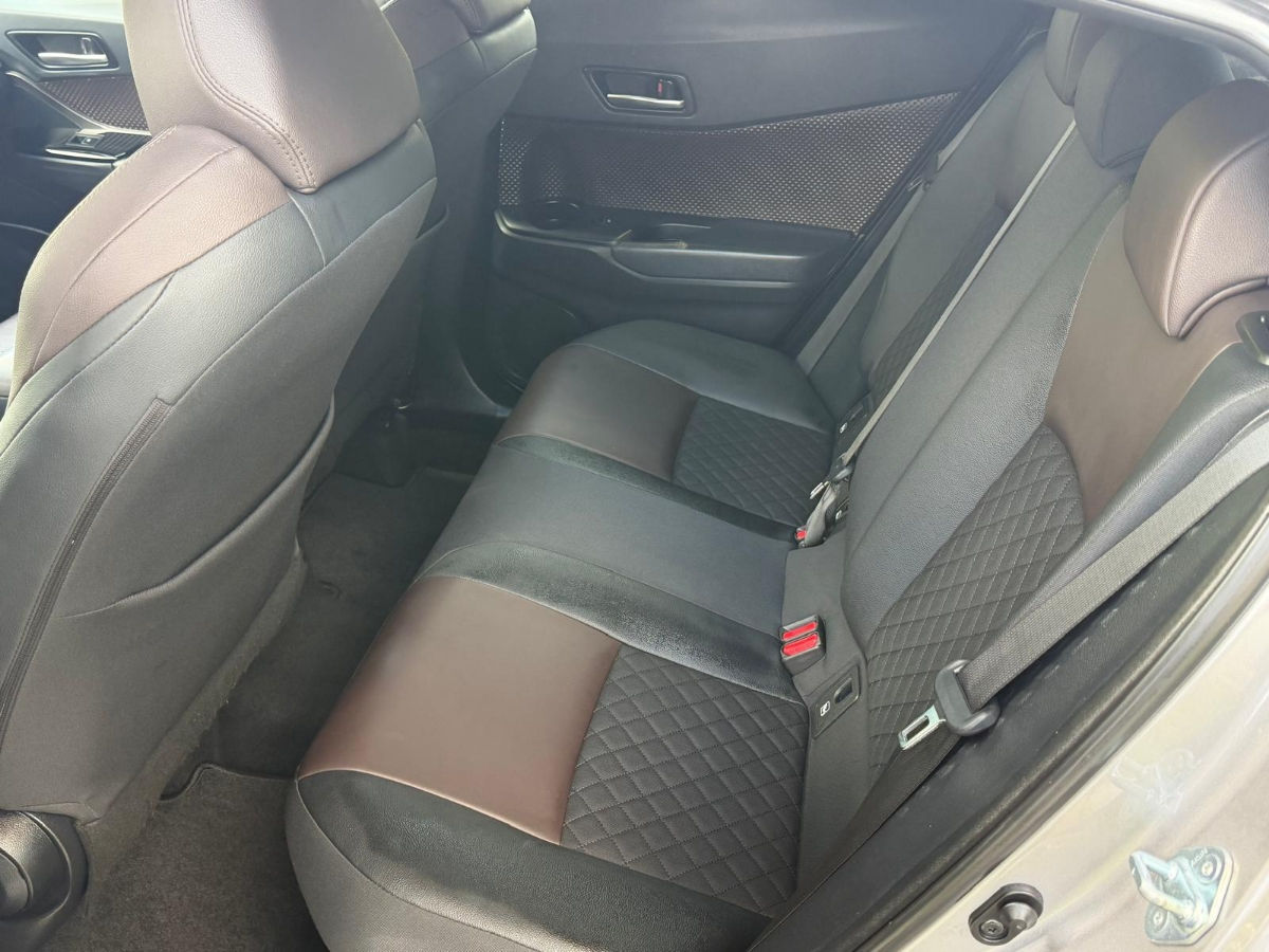 Toyota C-HR 2019 photo 12