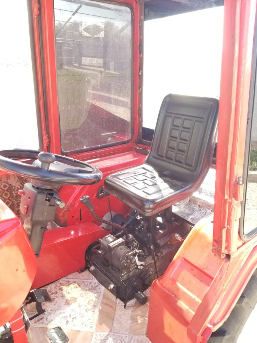 Tractor Zubr 25 c.p. foto 1
